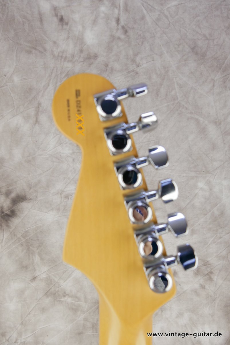 img/vintage/3427/Fender_Stratocaster__American_Deluxe_HSS_Montego_Black_2004-010.JPG