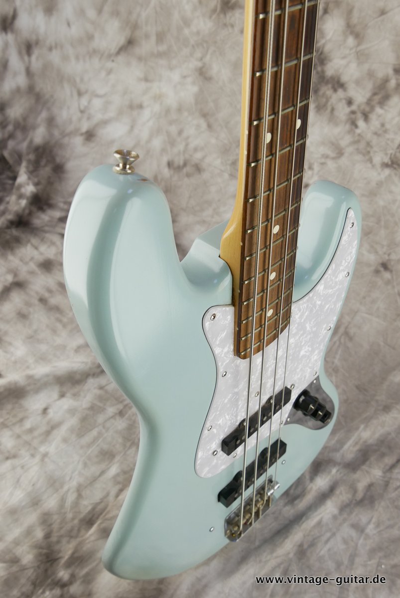 Fender_Jazz_Bass_Sonic_Blue_2003-009.JPG