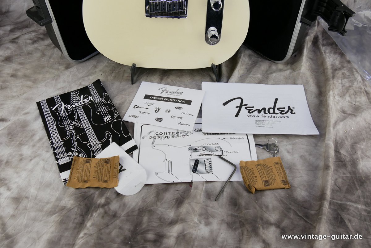 Fender-Telecaster-Deluxe-60th-Anniversary-white-binding-2011-010.JPG