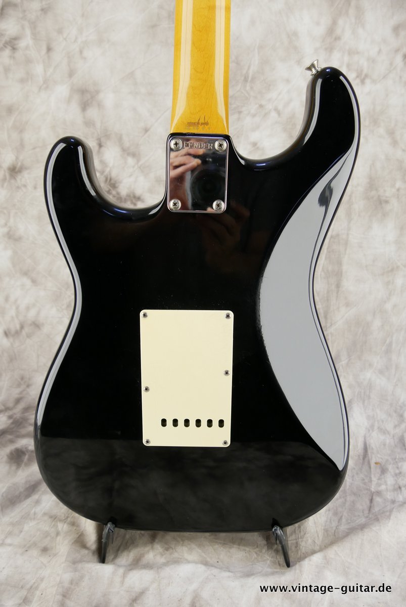 Fender_Stratocaster_MIJ_black_1985-004.JPG