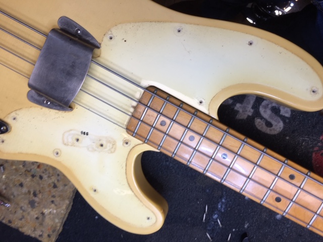 Fender-Telecaster-Bass-1968-blonde-018.JPG