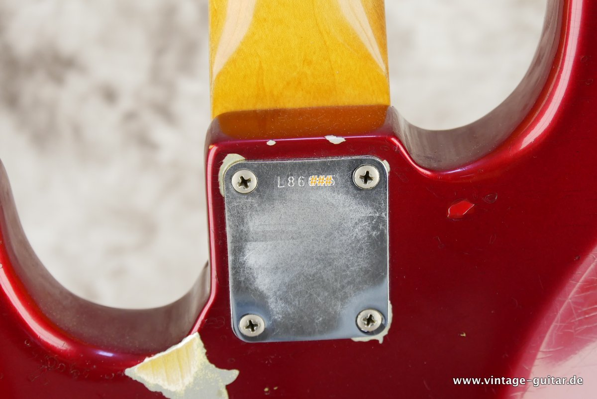 Fender-Jazz-Bass-1965-candy-apple-red-013.JPG
