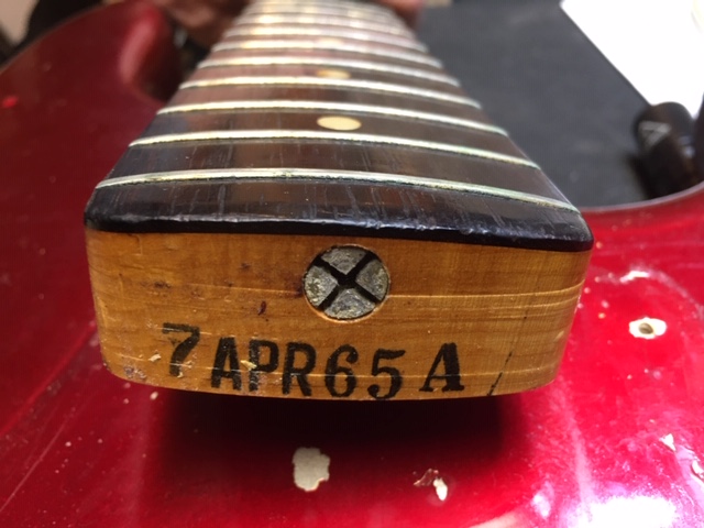 Fender-Jazz-Bass-1965-candy-apple-red-025.JPG
