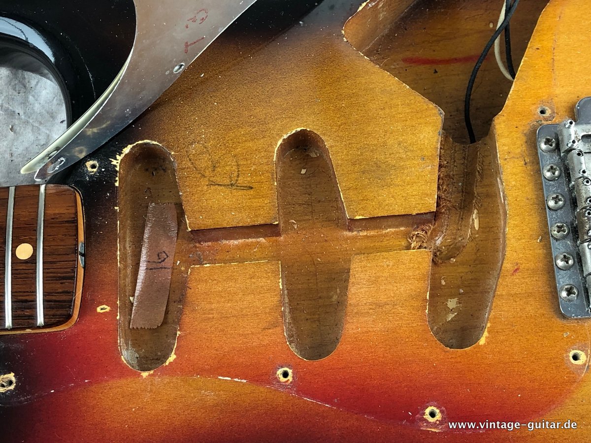 Fender-Stratocaster-1964-sunburst-023.JPG