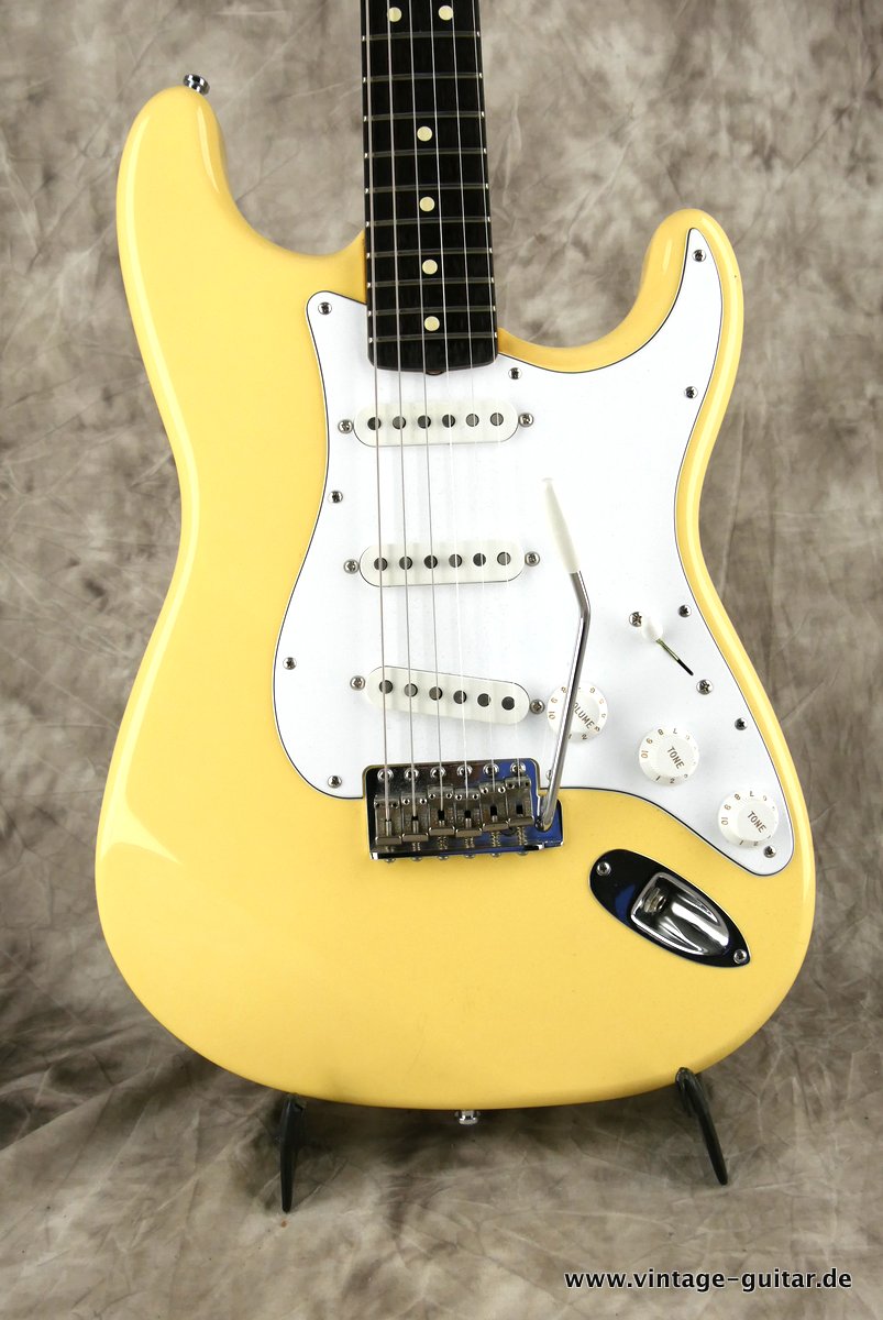 Fender-Stratocaster-California-Series-1997-002.JPG