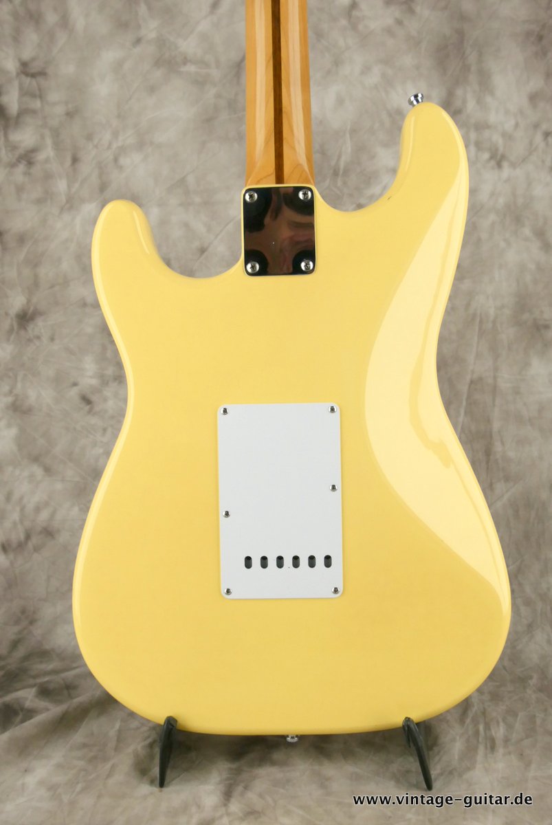 Fender-Stratocaster-California-Series-1997-004.JPG