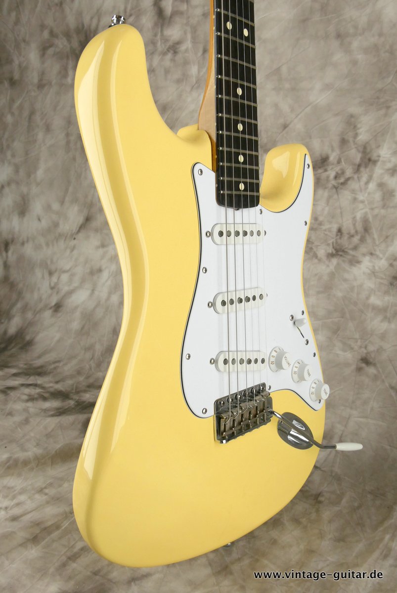 Fender-Stratocaster-California-Series-1997-005.JPG