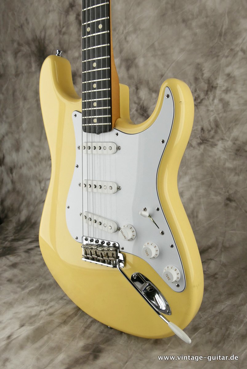 Fender-Stratocaster-California-Series-1997-006.JPG