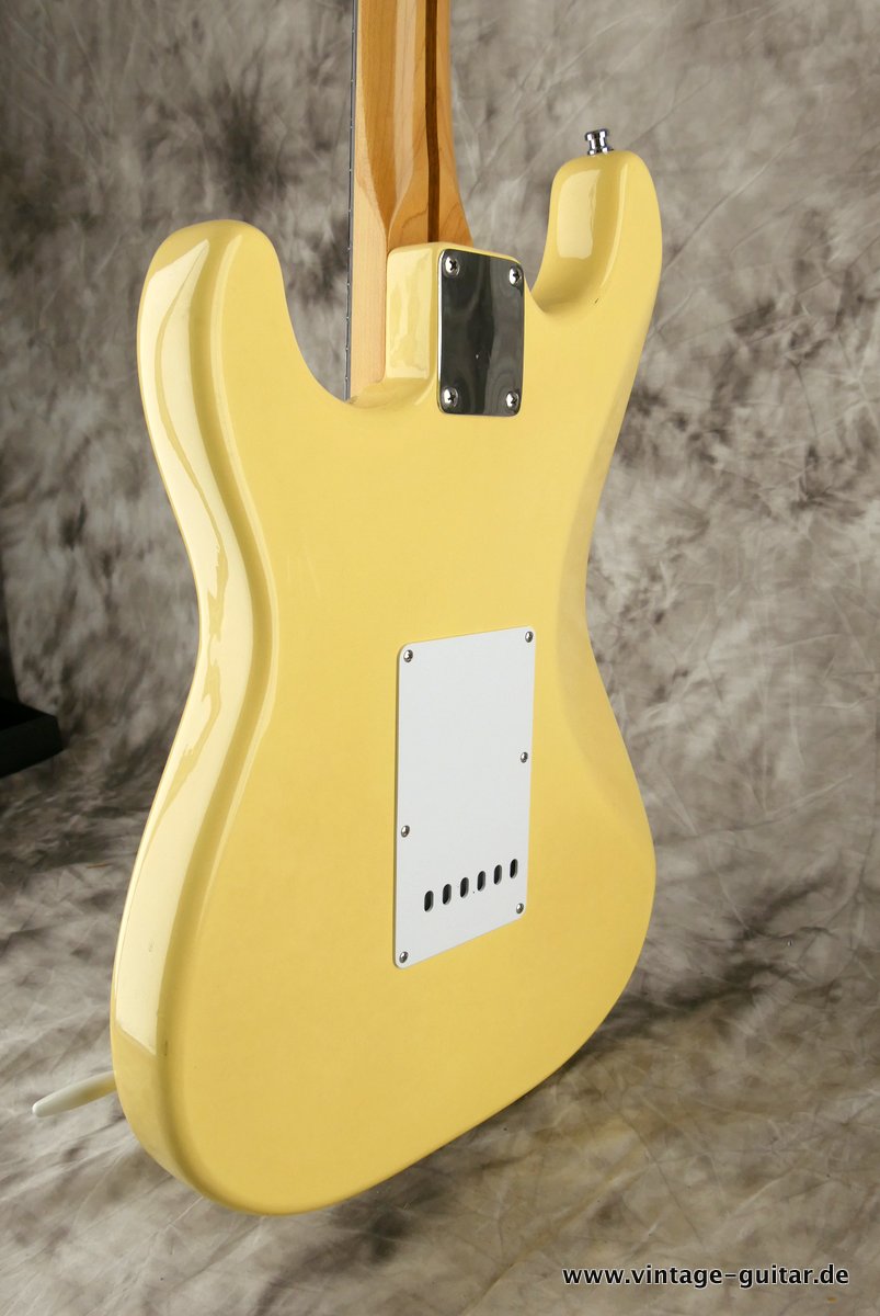 Fender-Stratocaster-California-Series-1997-007.JPG