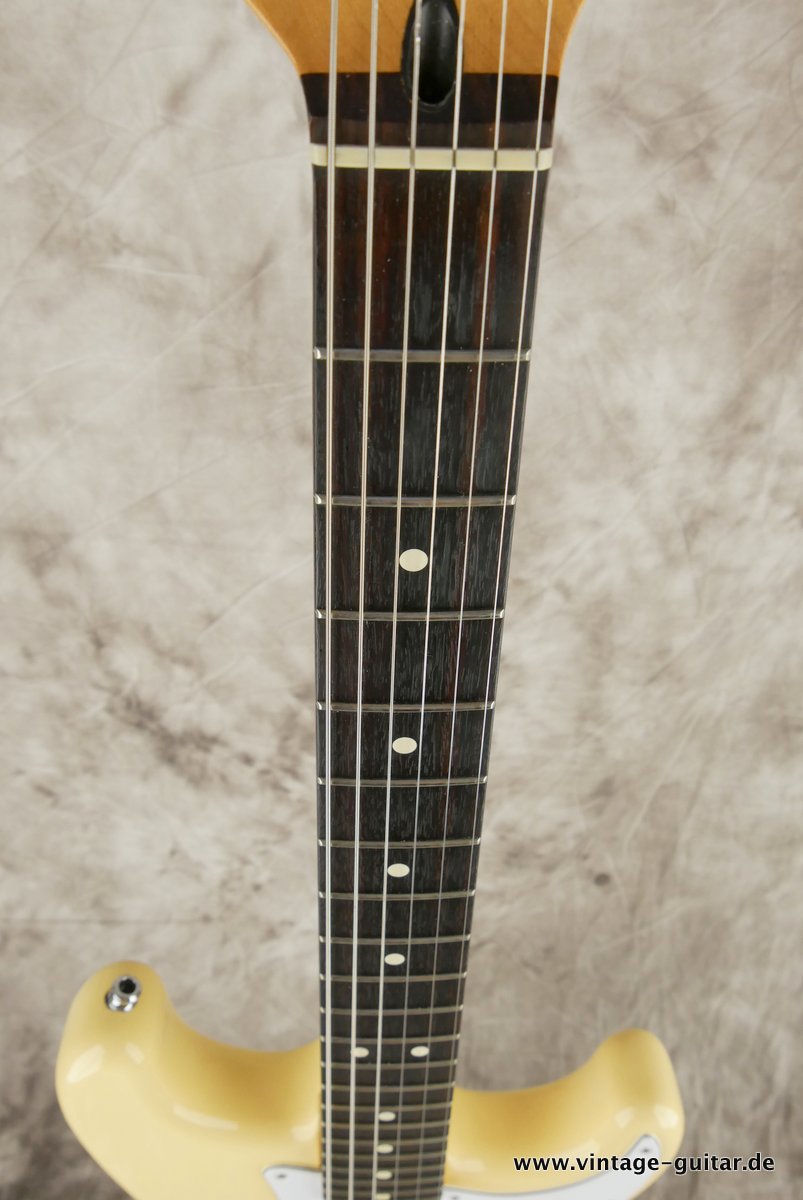 Fender-Stratocaster-California-Series-1997-011.JPG