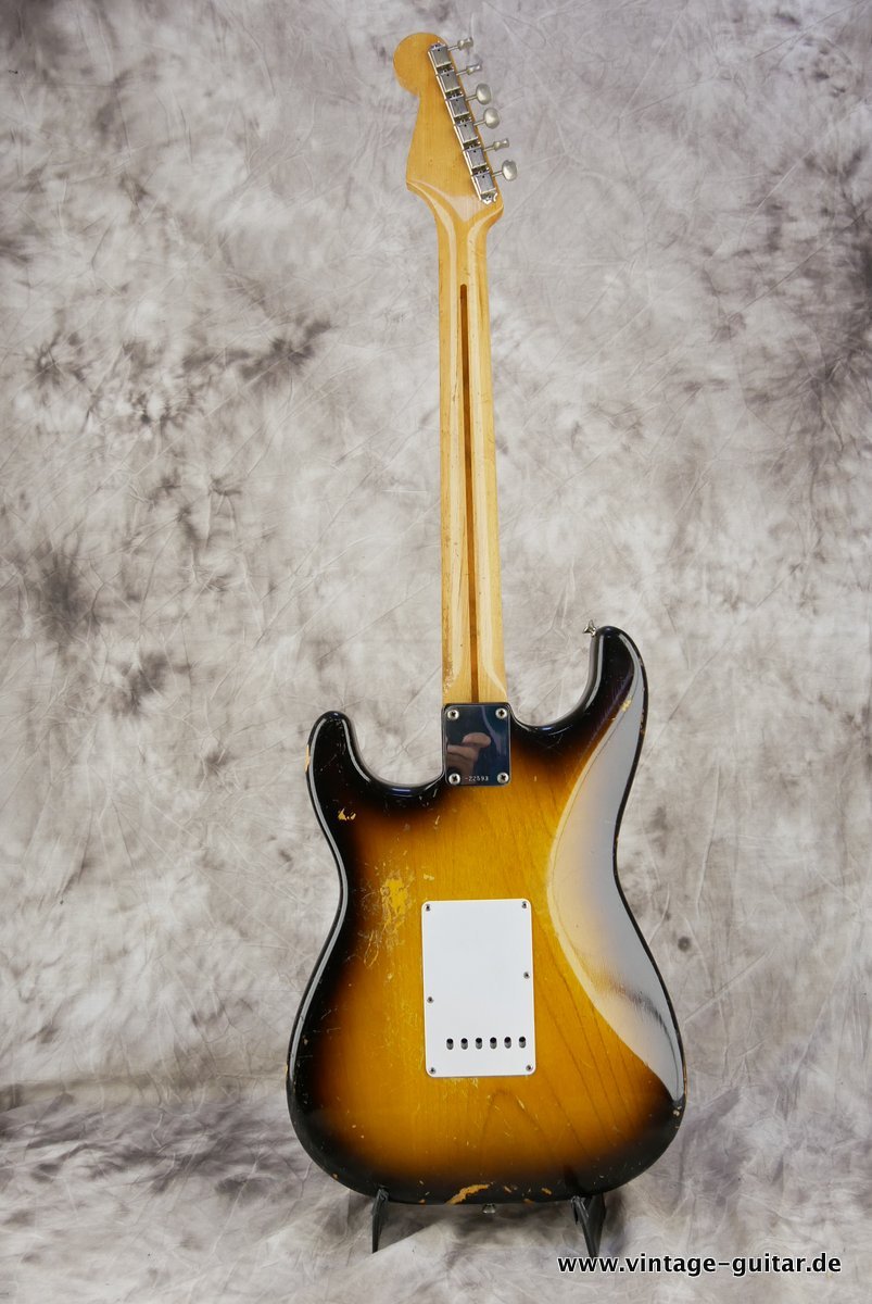 Fender-Stratocaster-1957-two-tone-sunburst-003.JPG