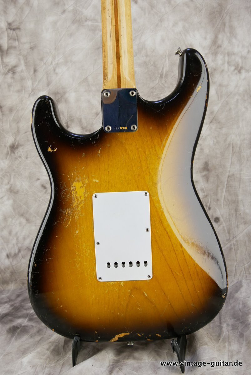 Fender-Stratocaster-1957-two-tone-sunburst-004.JPG