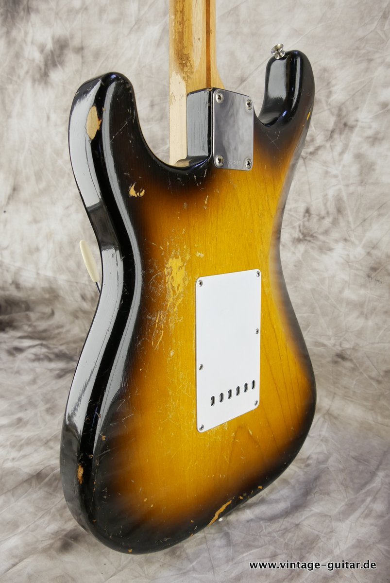 Fender-Stratocaster-1957-two-tone-sunburst-007.JPG
