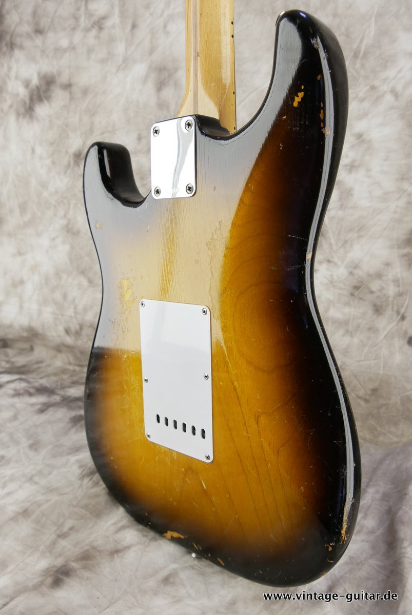 Fender-Stratocaster-1957-two-tone-sunburst-008.JPG