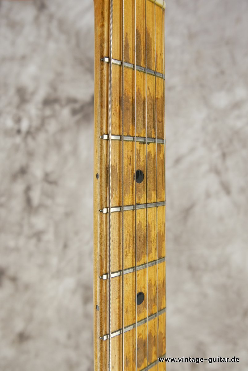 Fender-Stratocaster-1957-two-tone-sunburst-013.JPG
