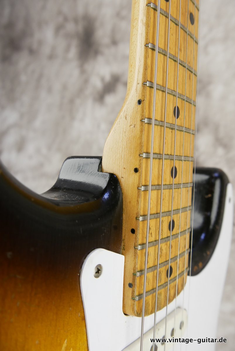 Fender-Stratocaster-1957-two-tone-sunburst-016.JPG