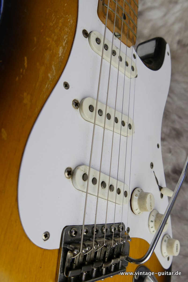 Fender-Stratocaster-1957-two-tone-sunburst-017.JPG