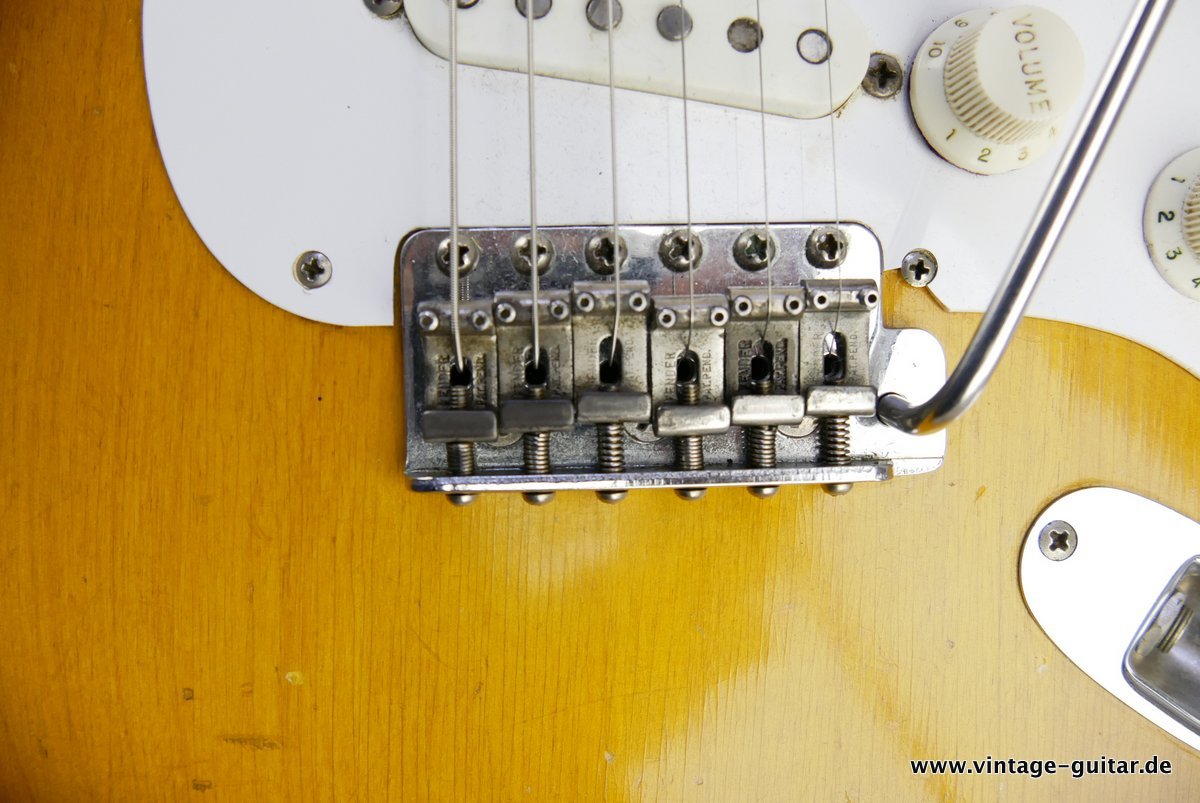 Fender-Stratocaster-1957-two-tone-sunburst-018.JPG