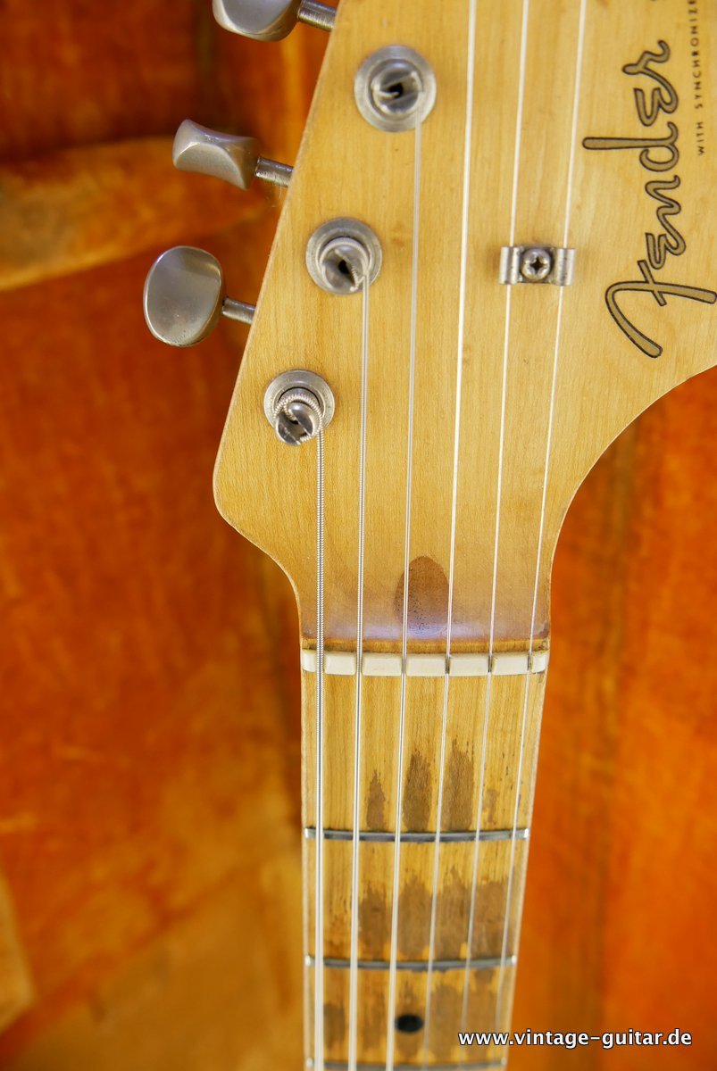 Fender-Stratocaster-1957-two-tone-sunburst-020.JPG