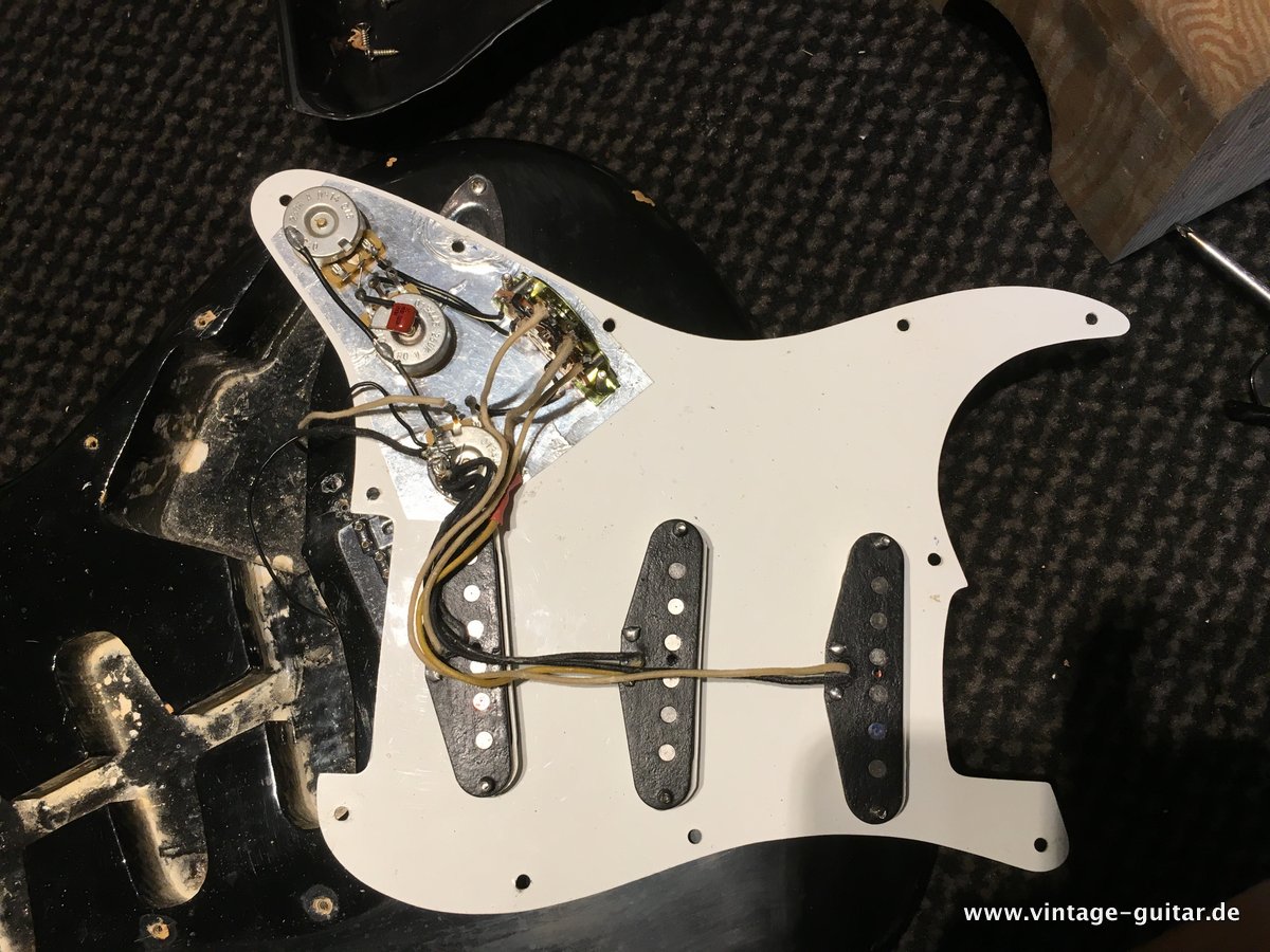 Fender-Stratocaster-1957-two-tone-sunburst-030.JPG