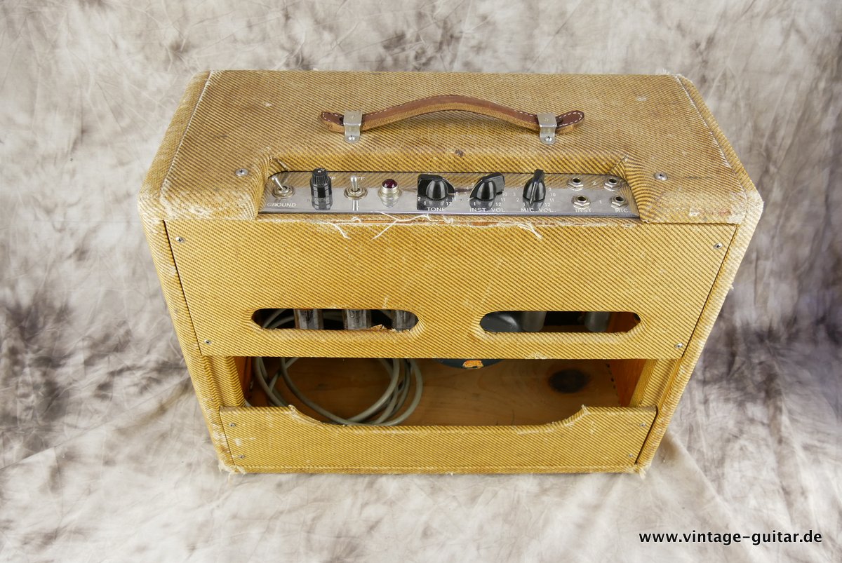 Fender-Deluxe-Amp-1958-004.JPG