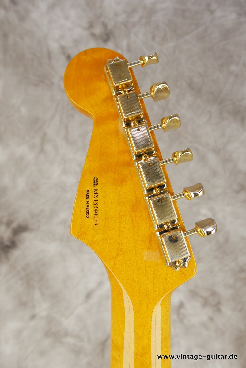 Fender_Stratocaster_Mexico_2013_Crimson_Red_transparent-010.JPG