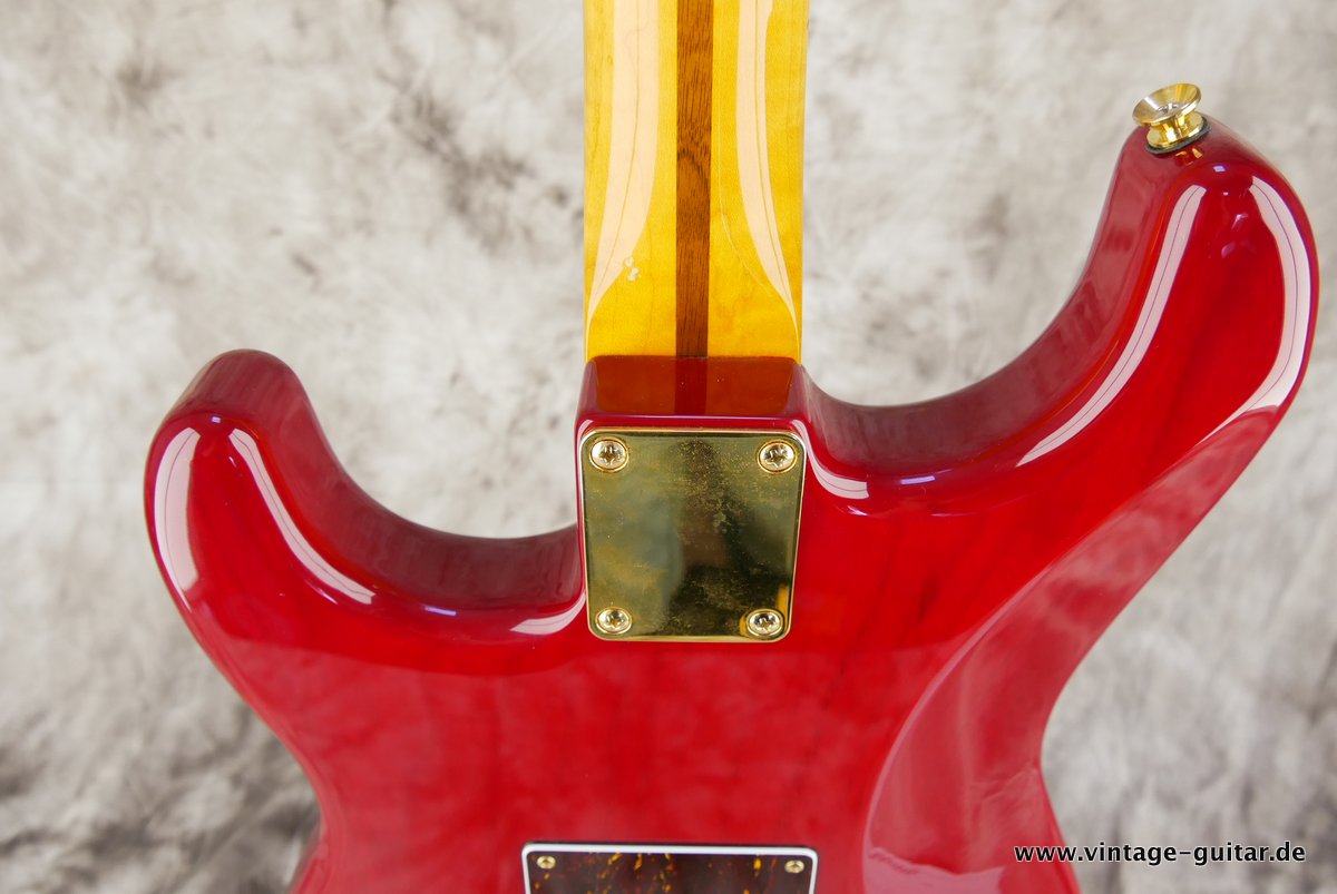 Fender_Stratocaster_Mexico_2013_Crimson_Red_transparent-012.JPG