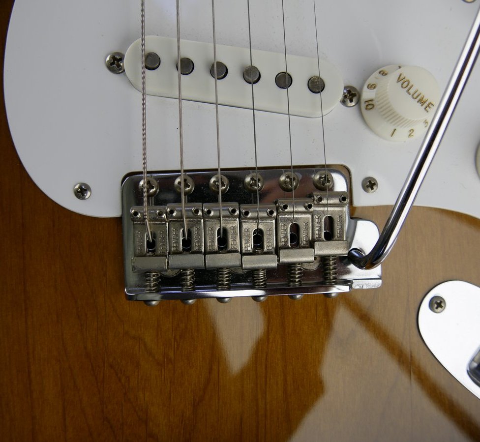 Fender-Stratocaster-1982-57-Reissue-AVRI-Fullerton-016.JPG
