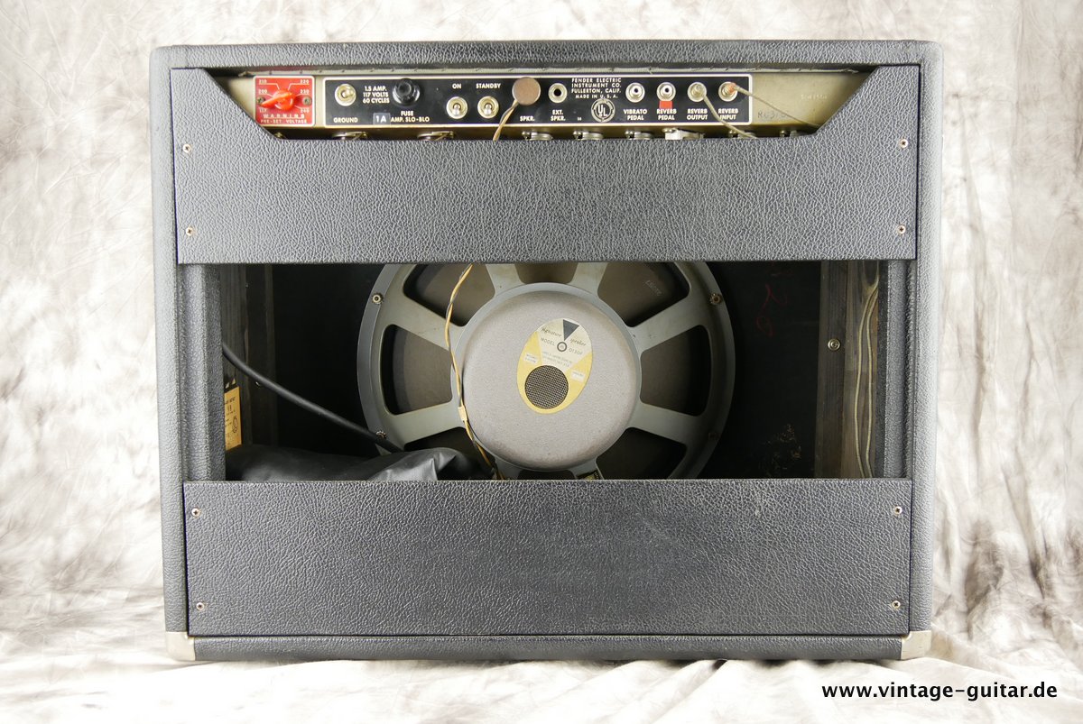 Fender_Vibroverb_1x15_blackface_1964-002.JPG