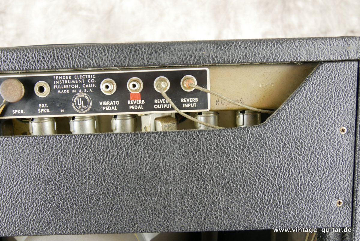 Fender_Vibroverb_1x15_blackface_1964-008.JPG