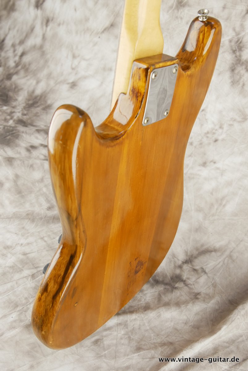 Fender_Musicmaster_walnut_1978-007.JPG