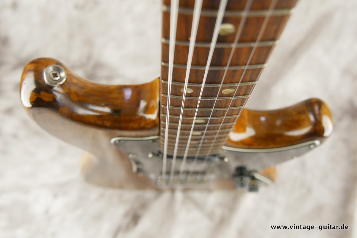 Fender_Musicmaster_walnut_1978-012.JPG