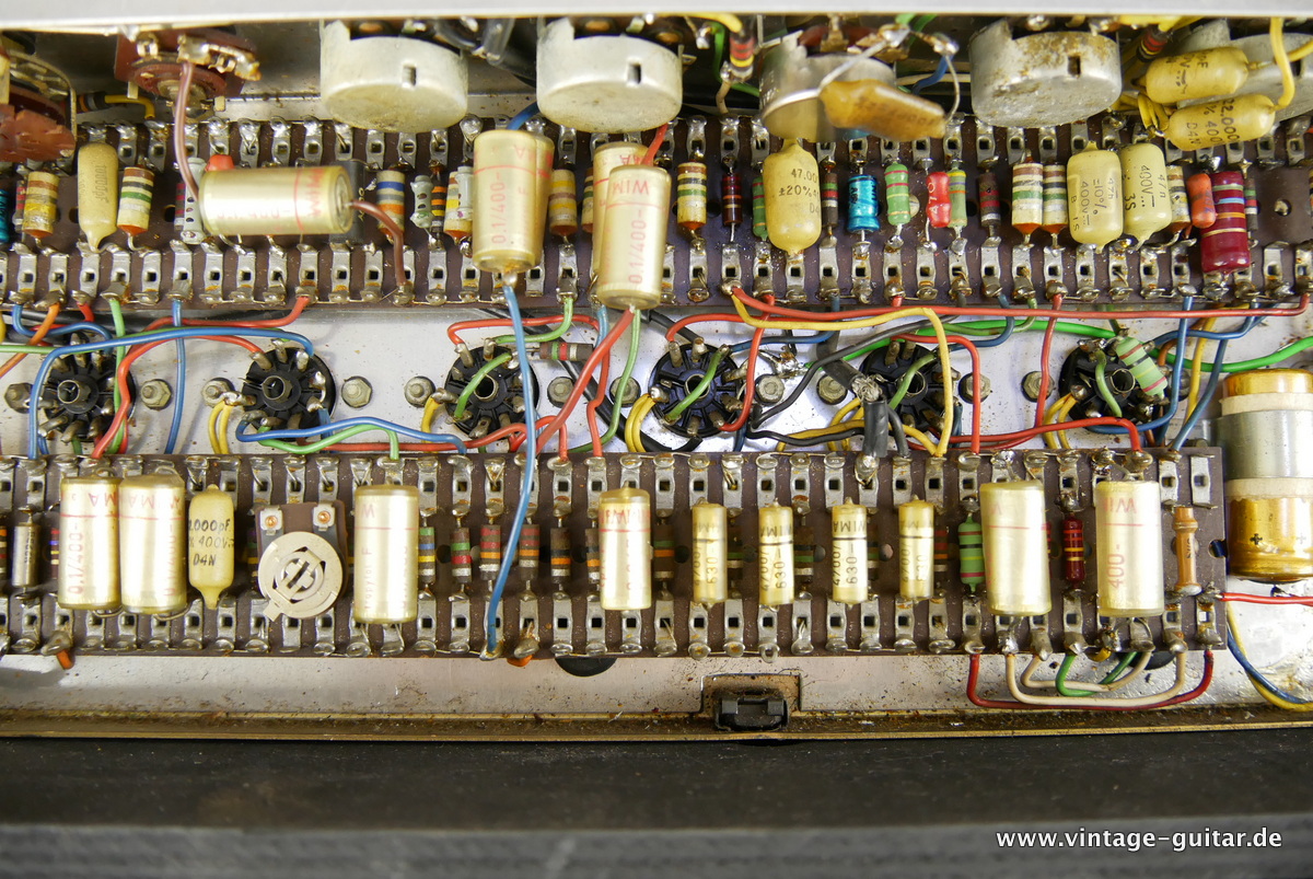 Vox_AC_30_Super_Twin_Top_1964-009.JPG