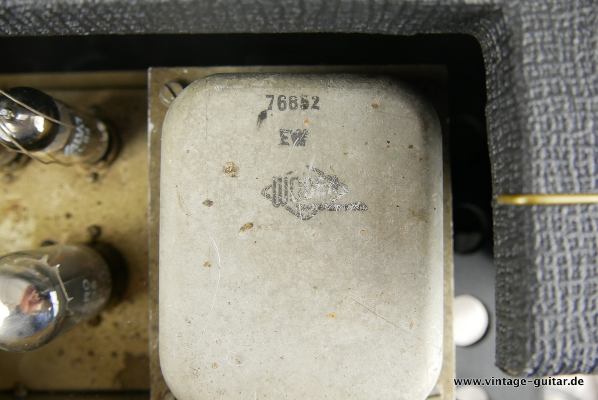 Vox_AC_30_Super_Twin_Top_1964-016.JPG