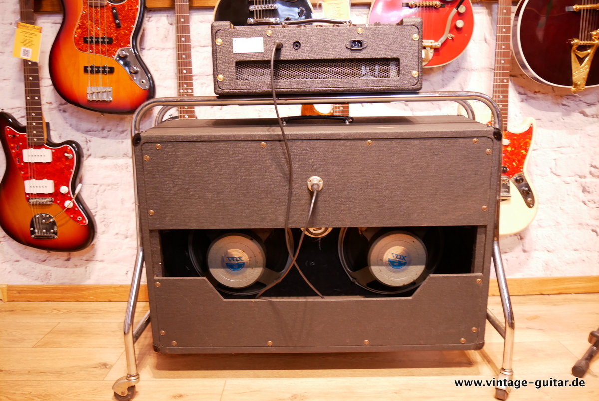 Vox_AC-50_flat_cab_surround_stand_1964-002.JPG