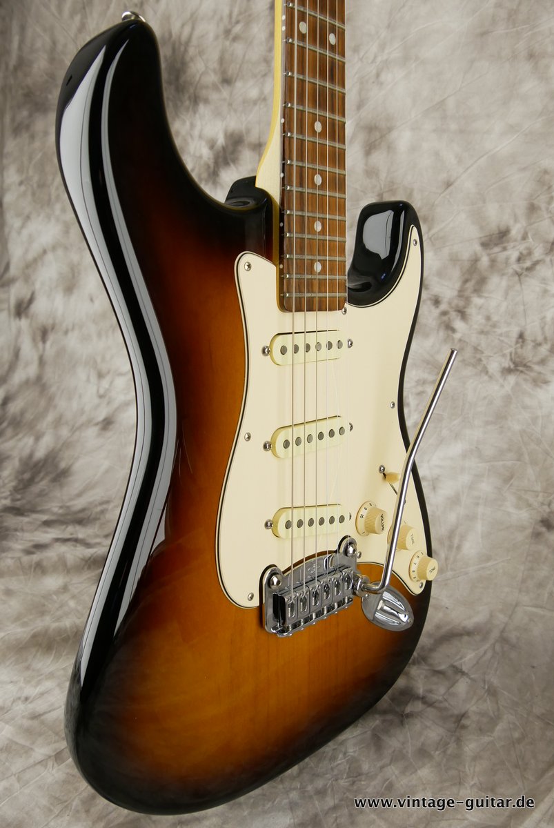 G&L_Legacy_sunburst_2014-004.JPG