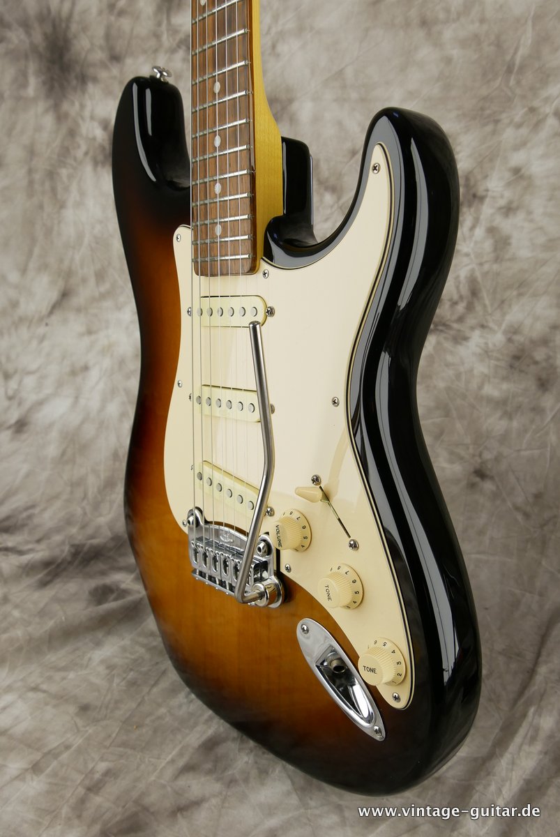 G&L_Legacy_sunburst_2014-005.JPG