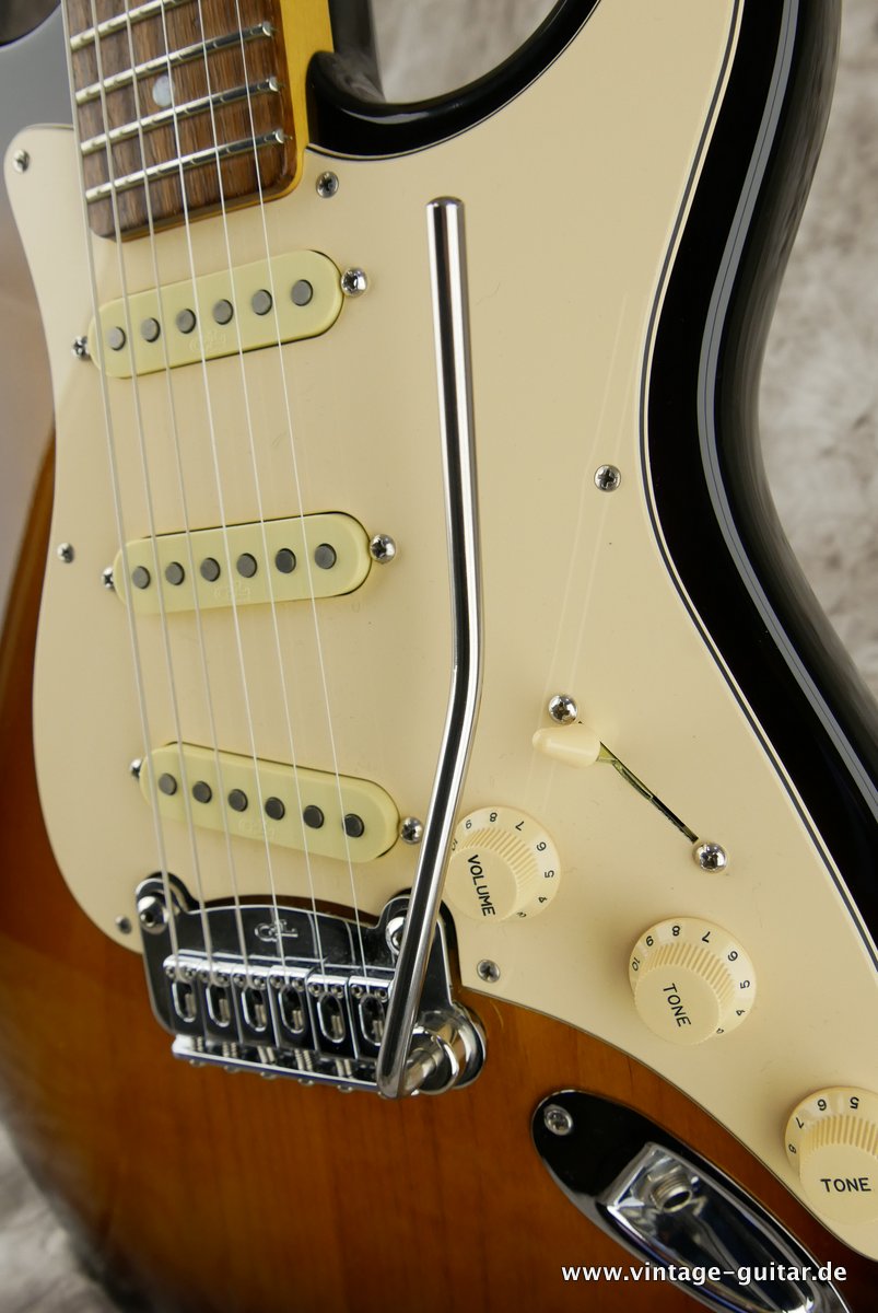 G&L_Legacy_sunburst_2014-014.JPG