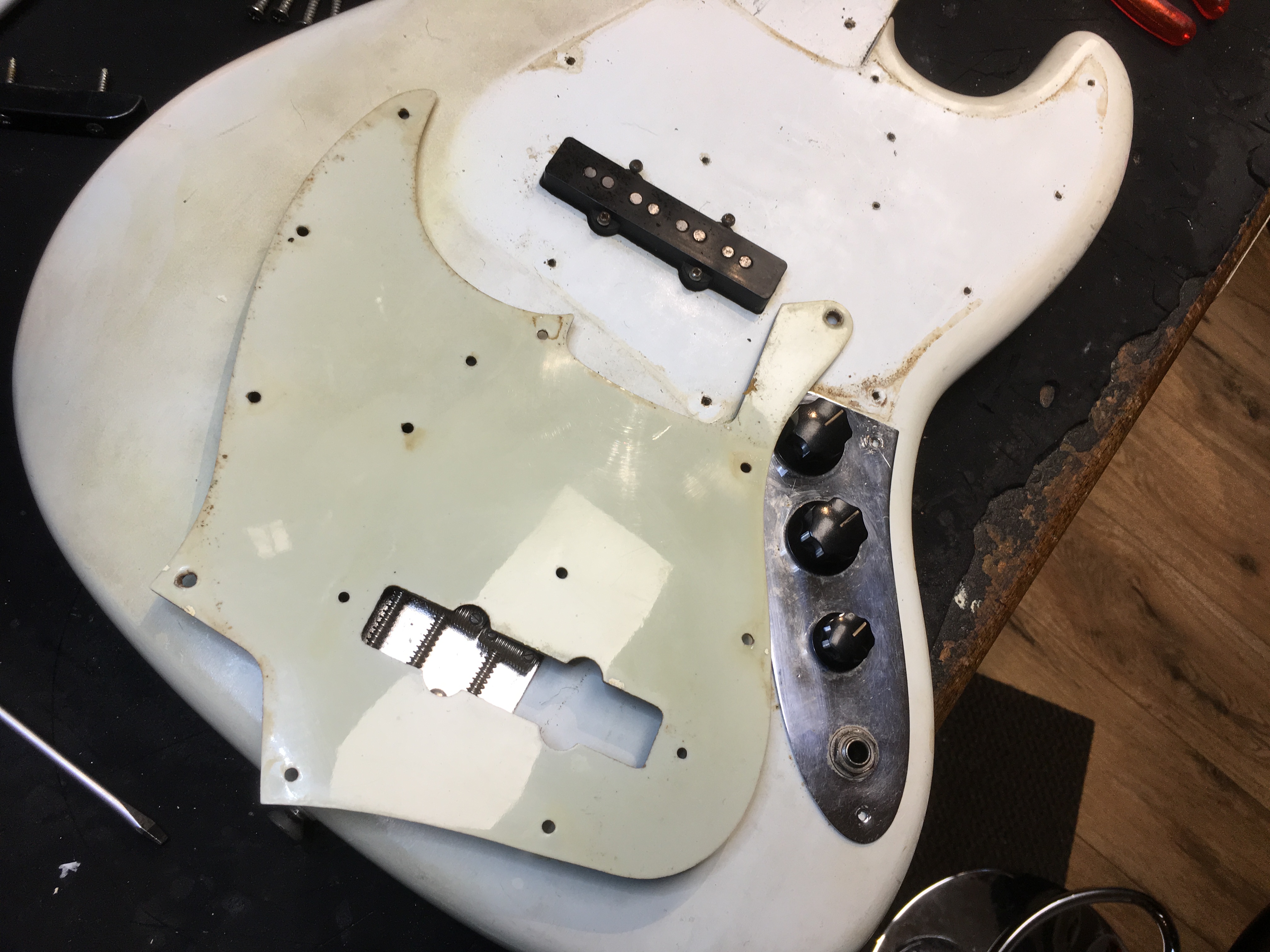 Fender-Jazz-Bass-1963-white-refinished-018.JPG