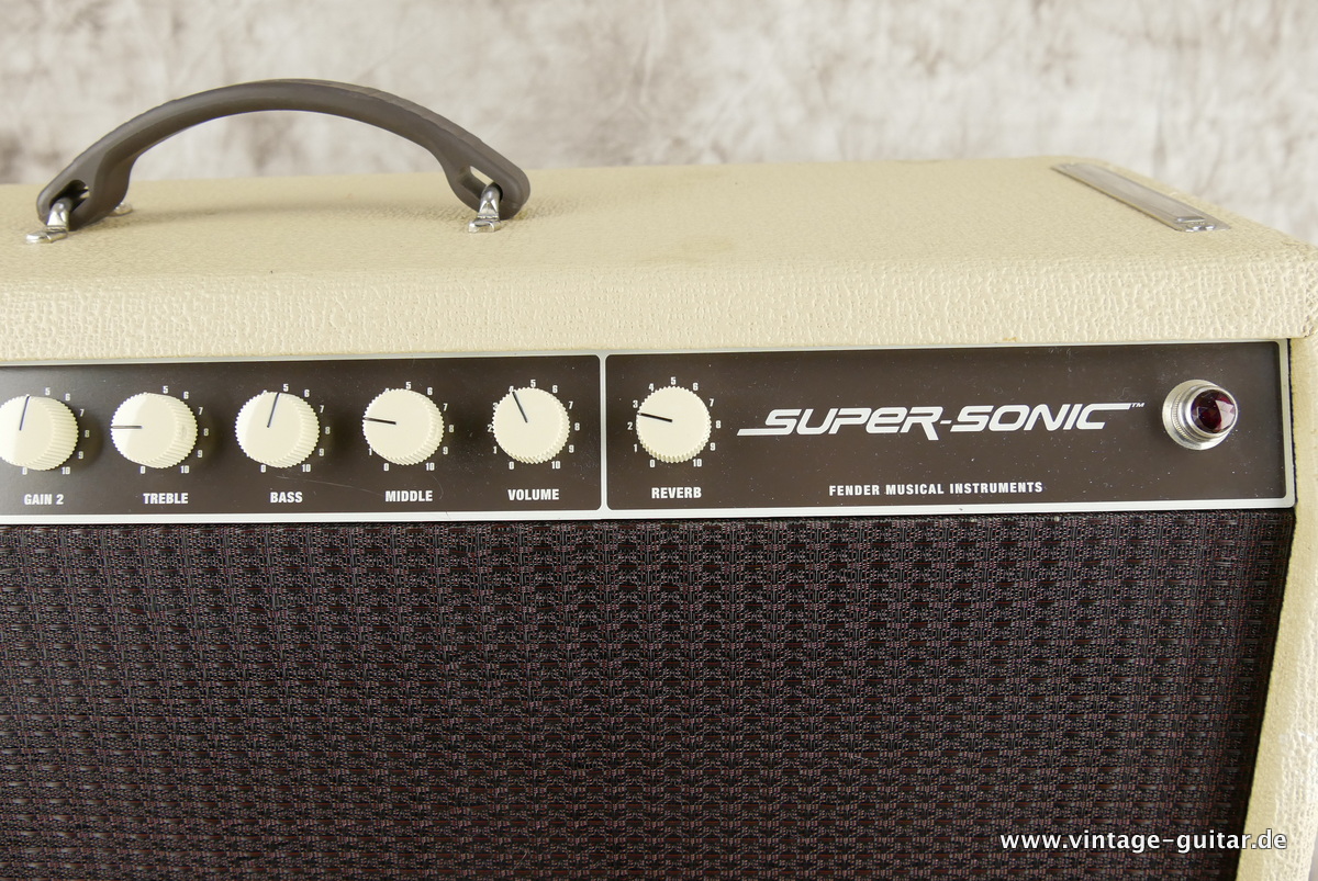 Fender_Super-Sonic_60W_blonde_2007-006.JPG