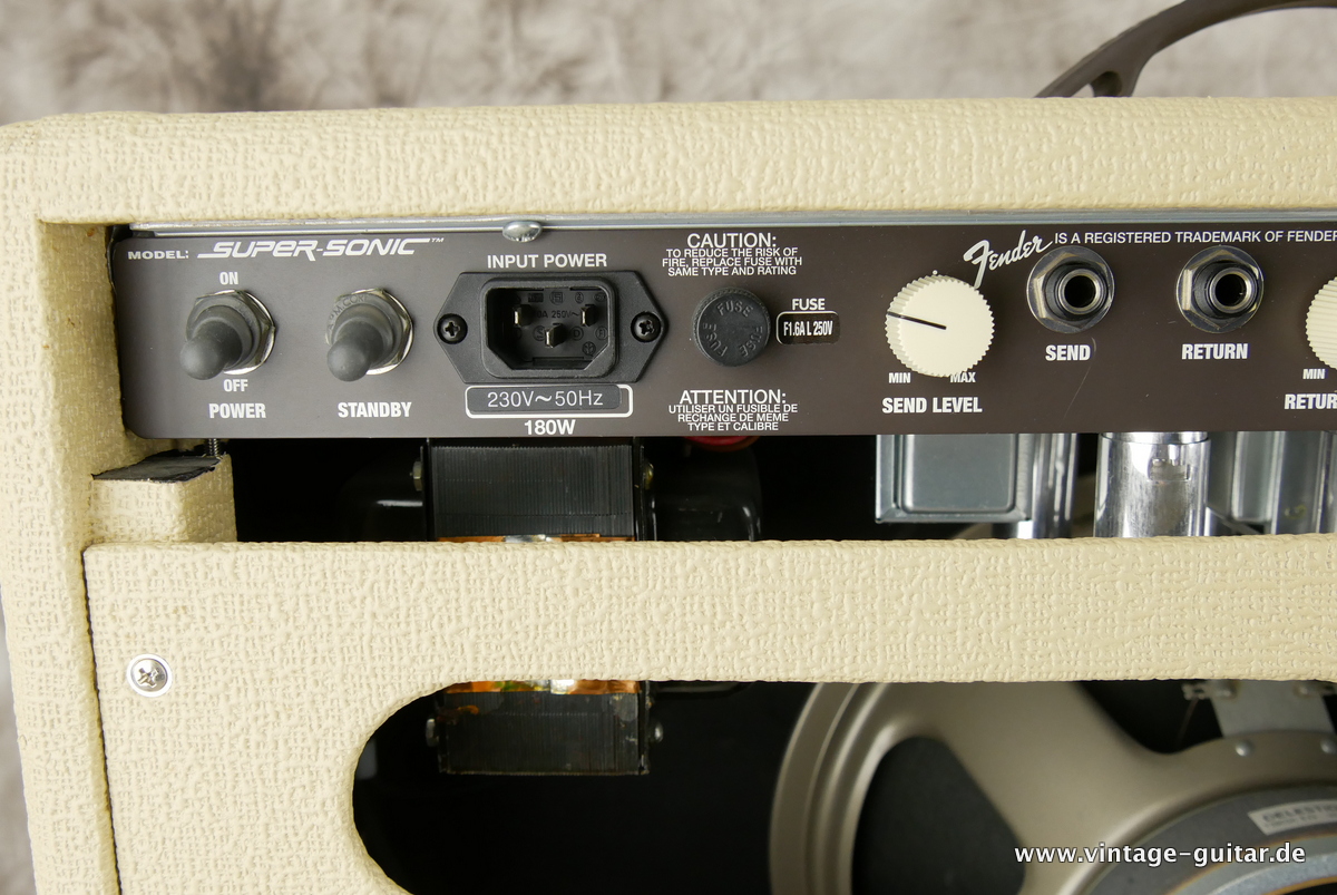 Fender_Super-Sonic_60W_blonde_2007-007.JPG