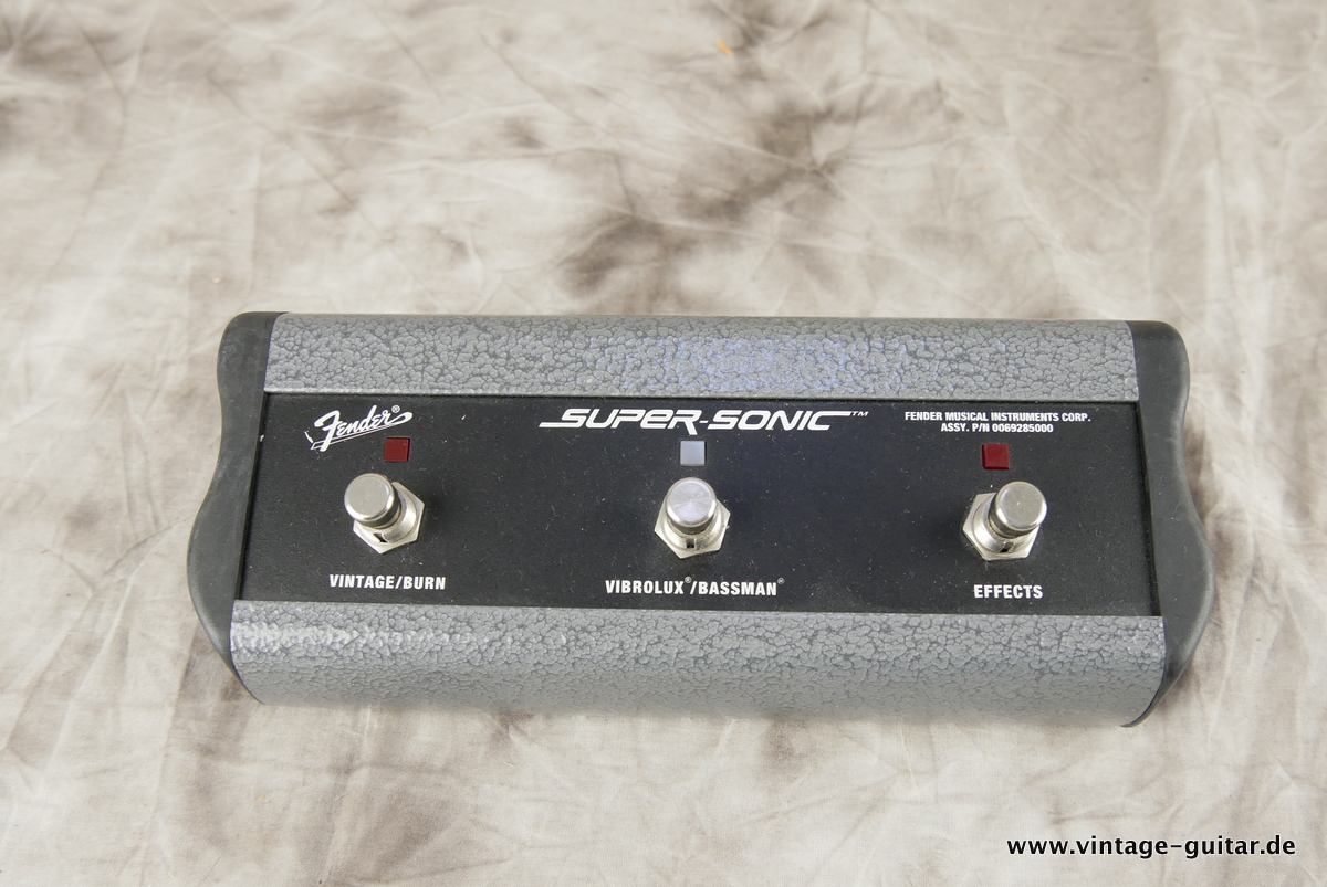 Fender_Super-Sonic_60W_blonde_2007-010.JPG