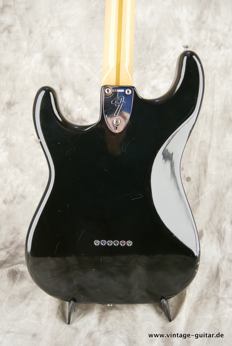 Fender_Stratocaster_Hardtail_black_1975-004.JPG