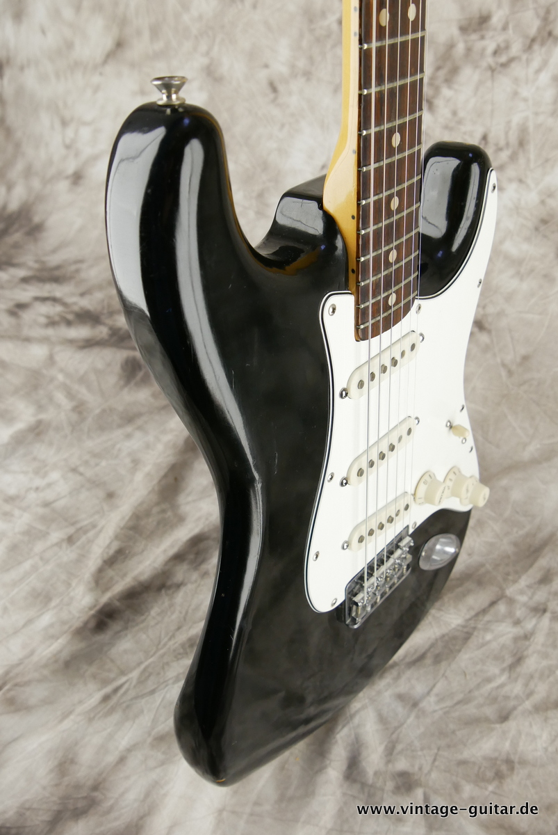 Fender_Stratocaster_Hardtail_black_1975-005.JPG