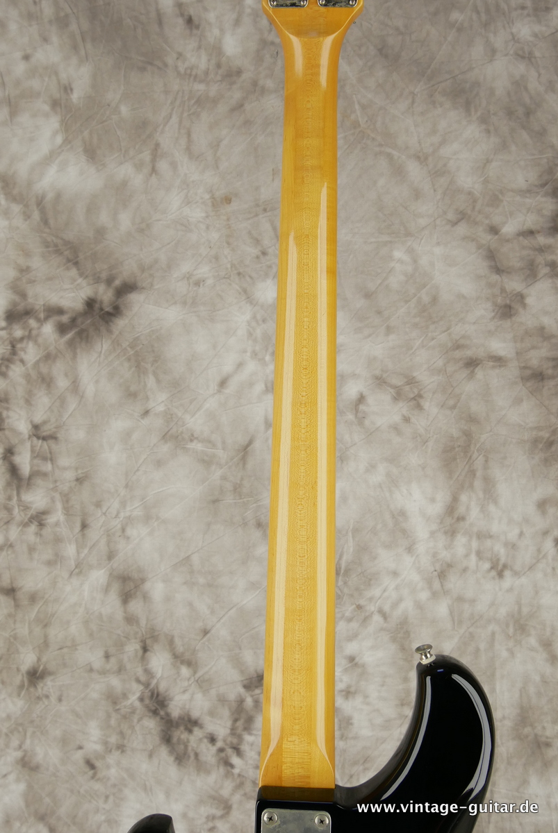 img/vintage/3636/Ibanez_Roadster_840_fretless_black_1981-012.JPG