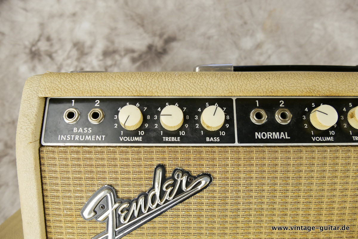 Fender_Bassman_head_cab_smooth_blonde_1964-004.JPG