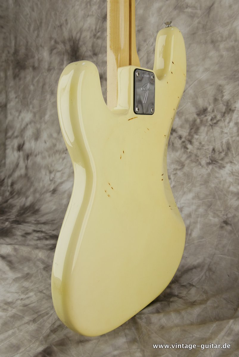 Fender-Precision-1974-olympic-white-008.JPG