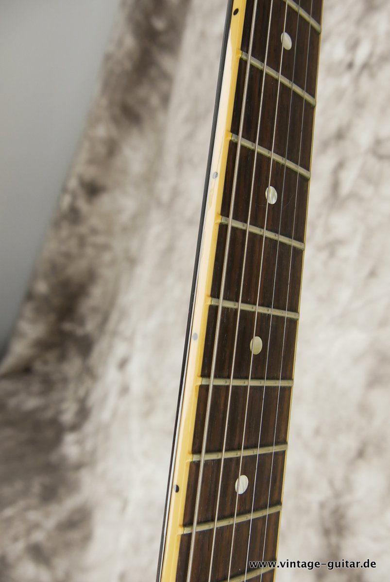 img/vintage/3647/Gibson_Explorer_EMG_aktiv_black_2006-011.JPG