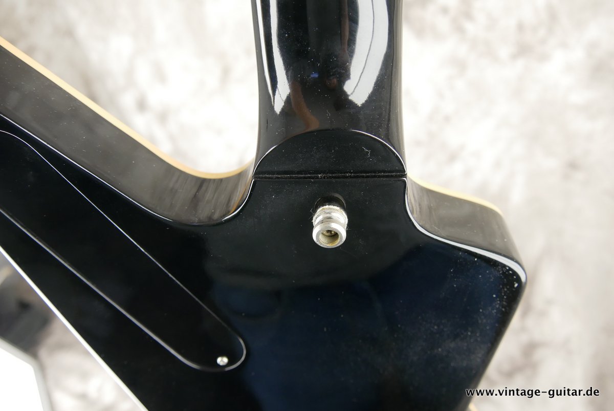 img/vintage/3647/Gibson_Explorer_EMG_aktiv_black_2006-013.JPG