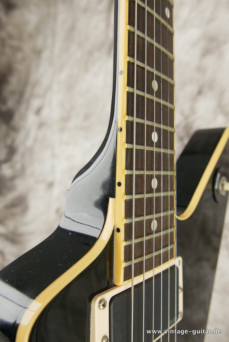 Gibson_Explorer_EMG_aktiv_black_2006-014.JPG